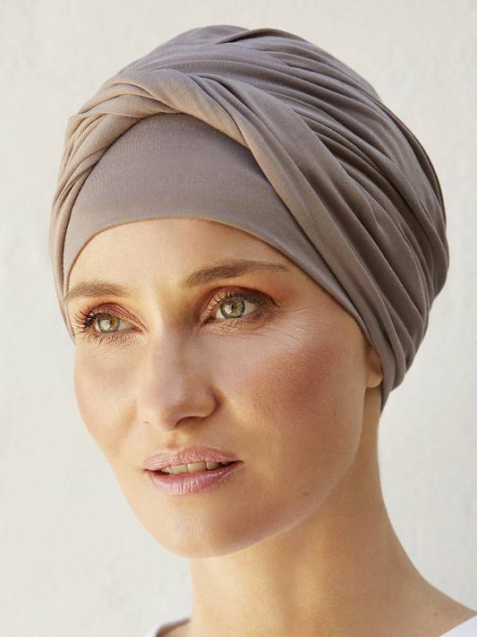 Bonnet chimio Easy Christine Headwear, élégant et féminin, idéal pour dissimuler la pelade ou l’alopécie avec style.