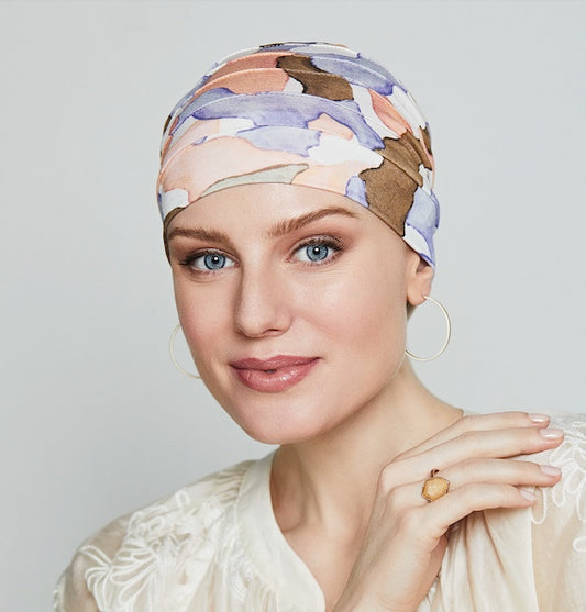 Bonnets chimio femme Gisela Mayer, confortables et sans coutures, faciles à enfiler, parfaits durant la perte de cheveux.
