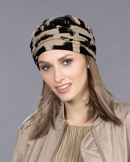 Bonnet chimio en viscose, doux et respirant, parfait pour pelade et alopécie, alliant confort et élégance au quotidien.