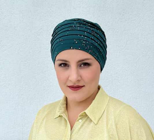 Bonnet chimio en bambou, doux et hypoallergénique, offrant confort et protection pour alopécie ou chimiothérapie, de jour comme de nuit.

