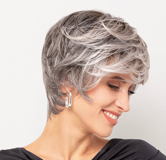 Complément capillaire Ultra Light Topper Gisela Mayer en fibre synthétique, coloris Snow Mix Rooted, pour cheveux clairsemés
