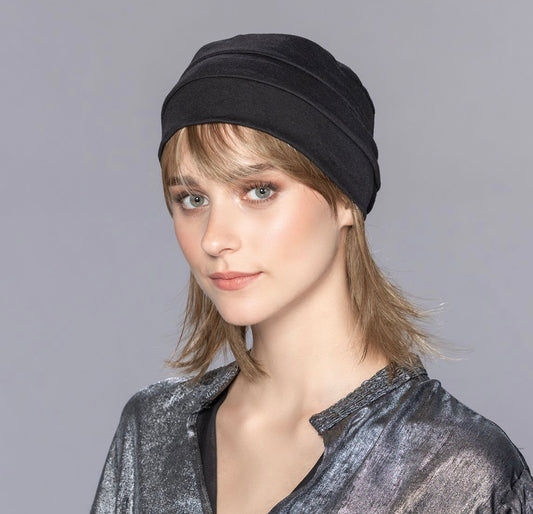 Sage : couronne de cheveux sous turban ou chapeau, alternative pratique à la perruque pour un look glamour et naturel.
