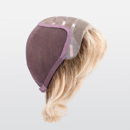 Perruque Brilliance Plus Deluxe Ellen Wille, coloris Sandy Blonde Rooted, vue de profil