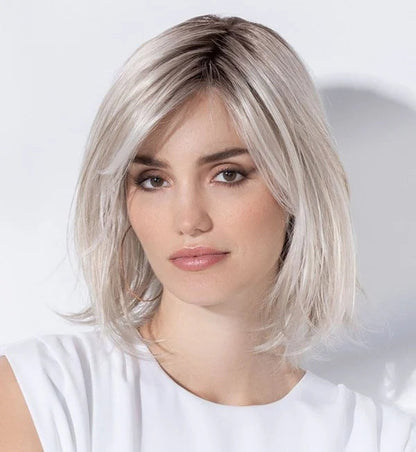 Perruque Icône Deluxe Ellen Wille collection Hair Society, coupe carrée mi-longue dégradée, bonnet premium fin et respirant.