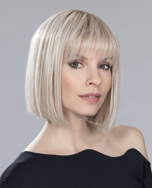 Perruque femme mi-longue Cleo Ellen Wille en fibre synthétique thermorésistante, coloris Silver Blonde Rooted