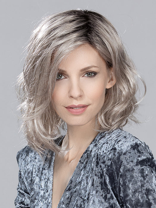 Perruque mi-longue Destiny Mono Ellen Wille portée, vue de profil
