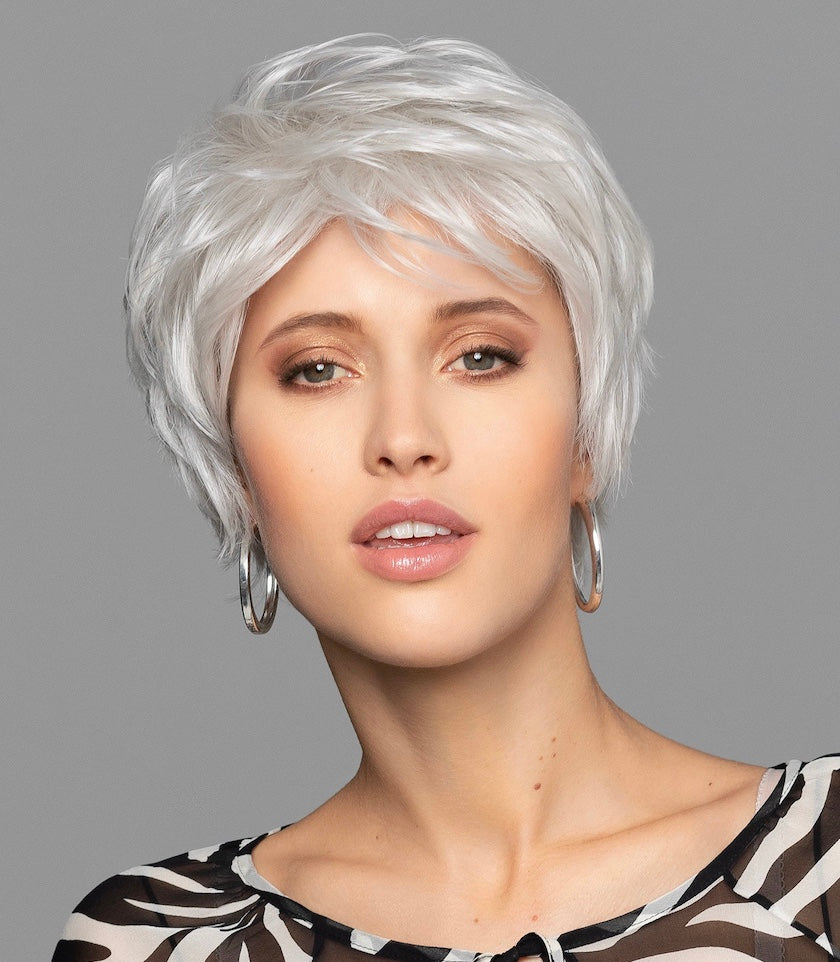 Perruque femme courte Duo Olivia Gisela Mayer en cheveux semi-naturels, coloris Light Grey, pour alopécie et chimiothérapie