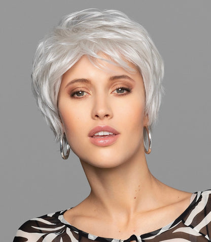Perruque femme courte Duo Olivia Gisela Mayer en cheveux semi-naturels, coloris Light Grey, pour alopécie et chimiothérapie