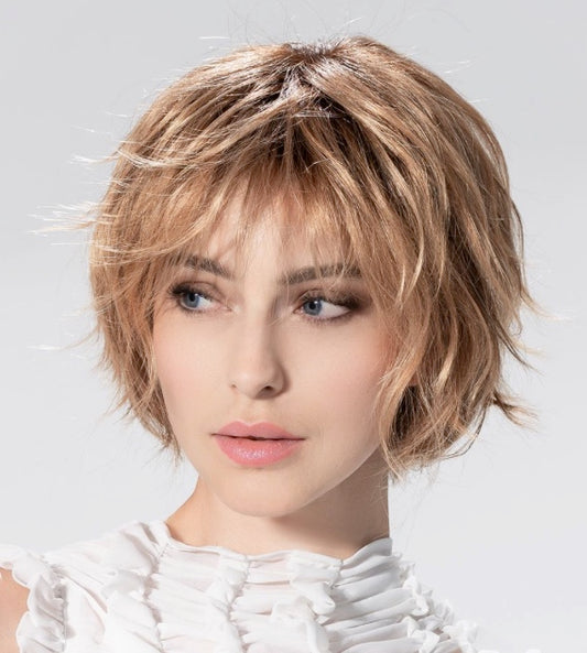 Perruque femme courte Escape Soft Ellen Wille en fibre synthétique thermorésistante, coloris Toffee Blonde Rooted
