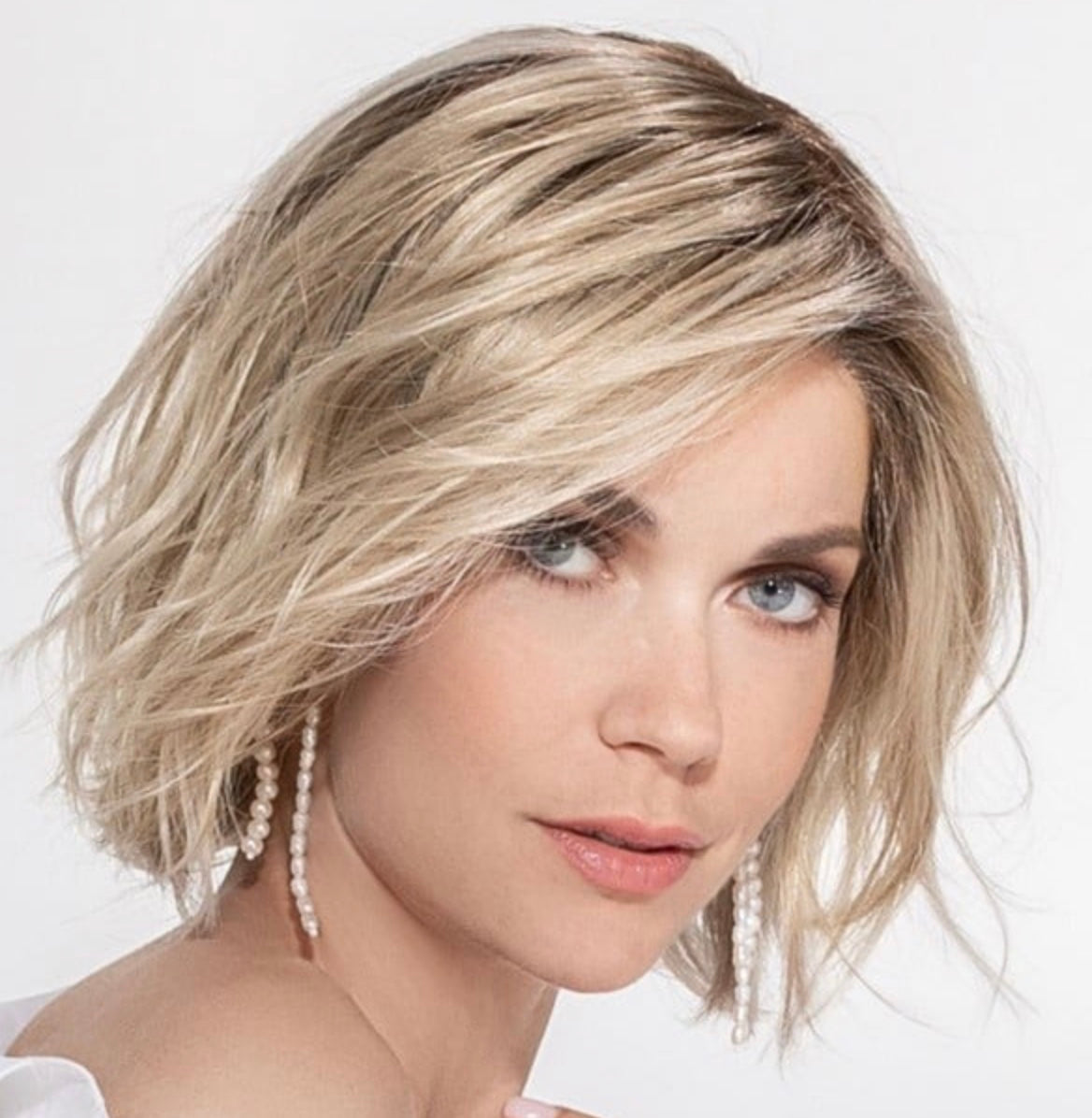 Perruque Esprit Soft Ellen Wille, coloris Pearl Blonde Rooted, vue de dos