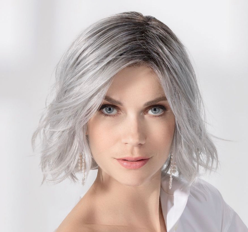 Perruque femme mi-longue Esprit Soft Ellen Wille en fibre synthétique, coloris Metallic Grey Rooted