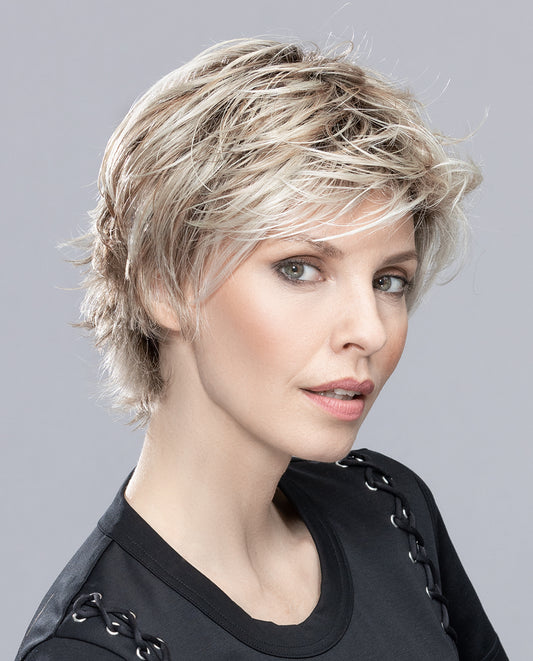Perruque Flip Mono Ellen Wille, coloris Pearl Blonde Rooted, vue de profil