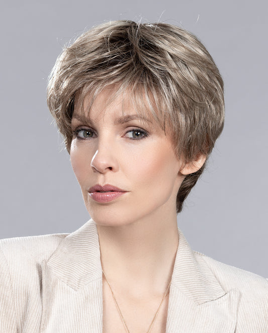 Perruque courte Gold Ellen Wille portée, vue de profil