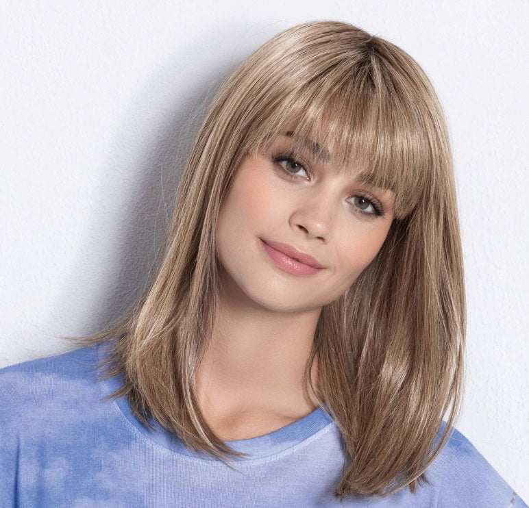 Perruque Jacky Ellen Wille, coupe droite et lisse avec frange subtile, fibre synthétique haute température, élégante et discrète.