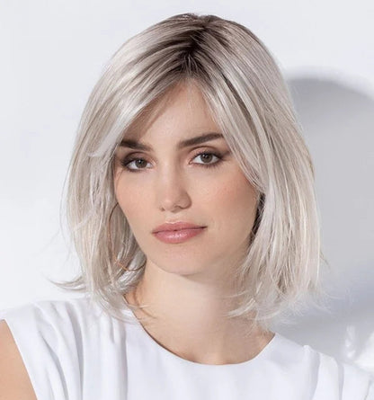 Perruque mi-longue lisse Icone Small Deluxe d'Ellen Wille, collection Hair Society, 100% fait main.