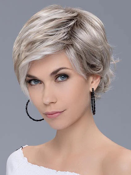 Perruque femme courte Raise Ellen Wille en fibre synthétique, coloris Pearl Blonde Rooted, pour alopécie et chimiothérapie