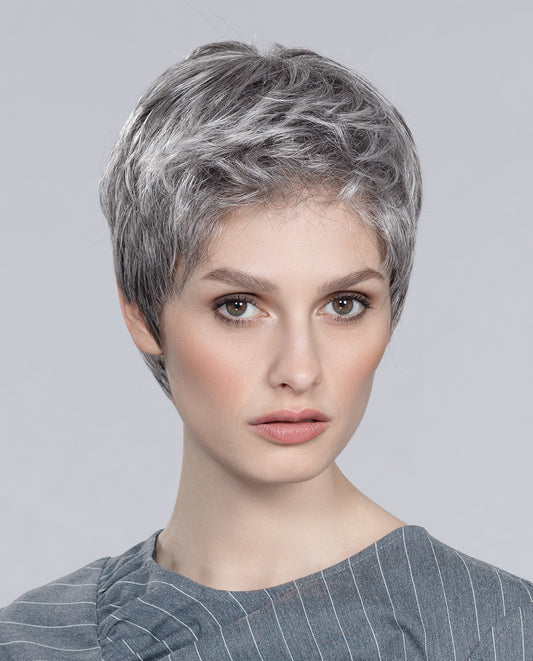 Perruque femme courte Risk Sensitive Ellen Wille en fibre synthétique, coloris Salt/Pepper Mix