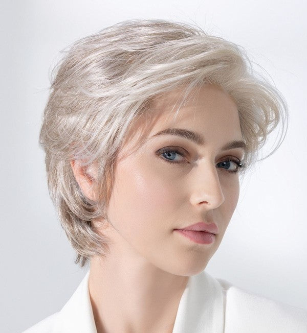 Perruque Satin Soft Ellen Wille, coupe courte effilée au mouvement naturel.