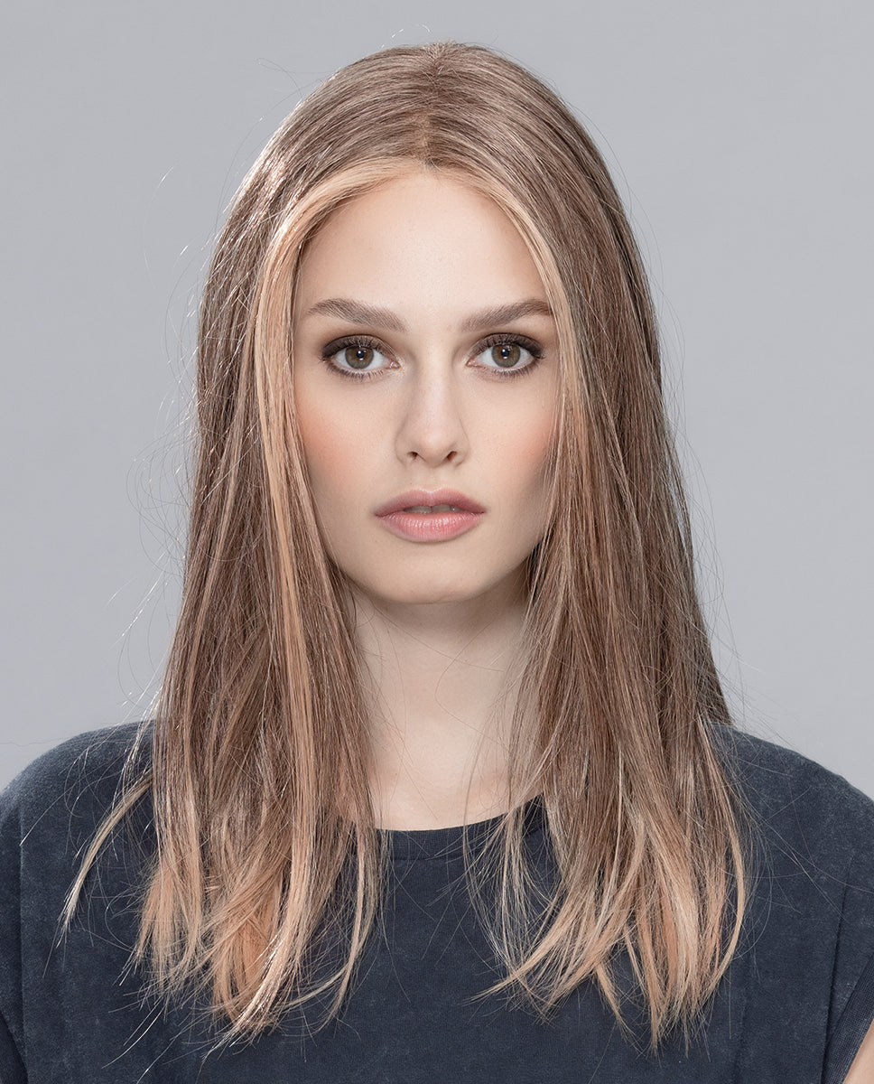 Perruque Sleek Mono Part Ellen Wille, coloris Powder Blonde Tipped, vue de profil