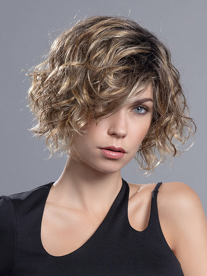 Perruque femme courte Turn Mono Ellen Wille en fibre synthétique, coloris Bernstein Rooted, pour alopécie et chimiothérapie