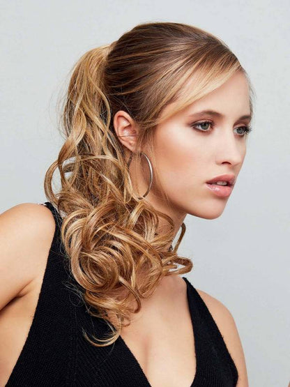 New Tango Wavy Long Hair To Go Gisela Mayer : extension clip pour une queue de cheval longue, volumineuse et bouclée au rendu naturel.
