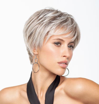 Short modern wig with exclusive balayage shades, Magic Clic Deluxe by Gisela Mayer.
