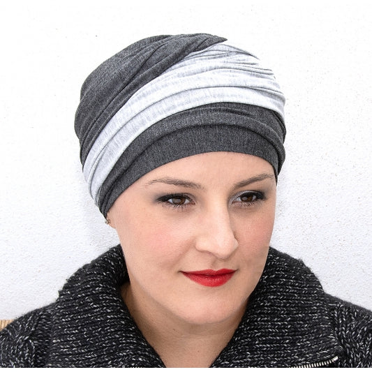 Bonnet chimio Leslie Gris MM Paris, préformé avec 2 pans en bambou pour un turban confortable et stylé, idéal pelade ou chimio.