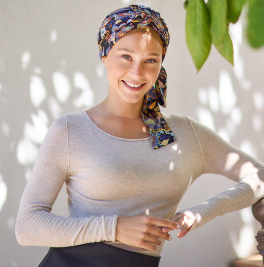 Turban chimio Ségur Floral NJ Création, doux et élégant, idéal pour protéger le cuir chevelu en cas de pelade ou alopécie.