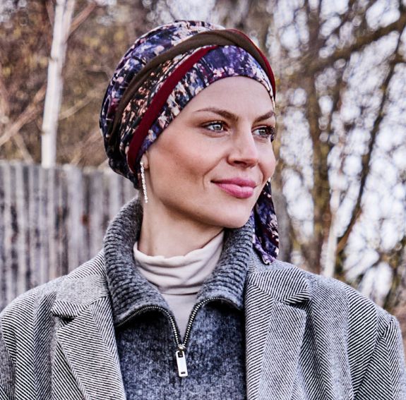 Bonnet chimio Béatrice Bambou de Christine Headwear, doux et respirant, allie confort optimal et style modulable au quotidien.
